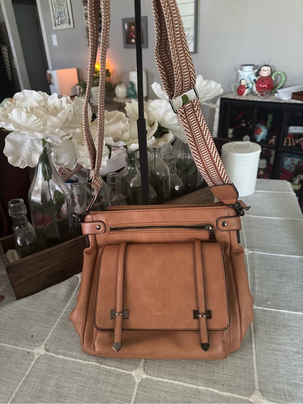 Tan Leather Crossbody Shoulder Bag with Adjustable Strap